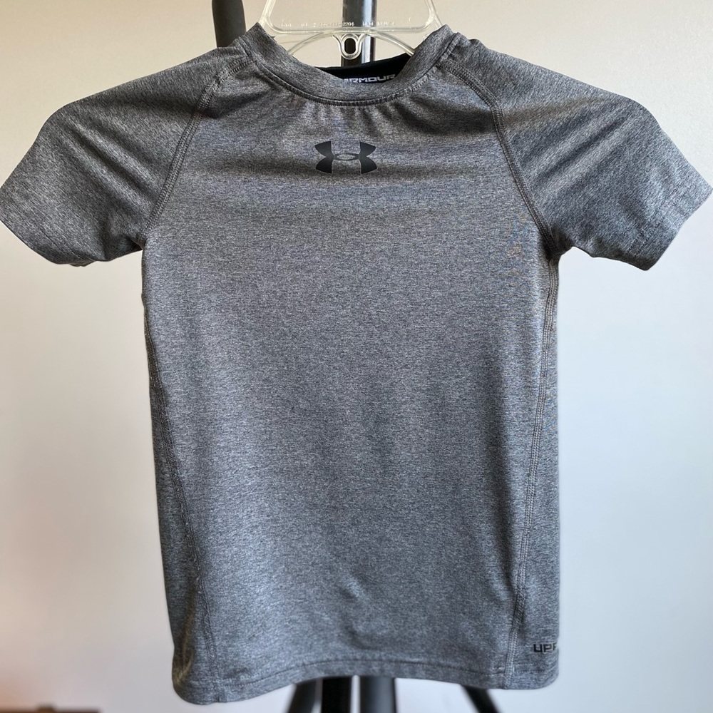 Gray Under Armour Heat Gear fitted t-shirt